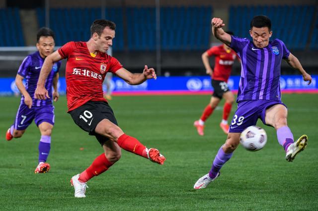 开云体育登录-中超前两轮有冷门 近两成比赛互交白卷催眠战激增