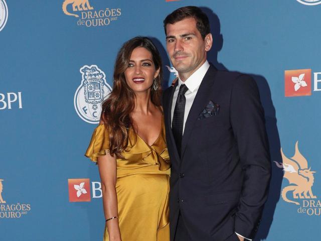 开云体育官网-圣卡西离婚协议曝光 孩子归她 他每天送他们上学